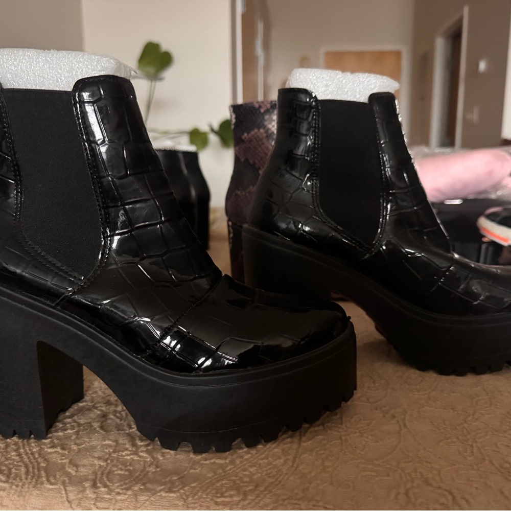 Black Platform Chelsea Boots - Faux Croc
